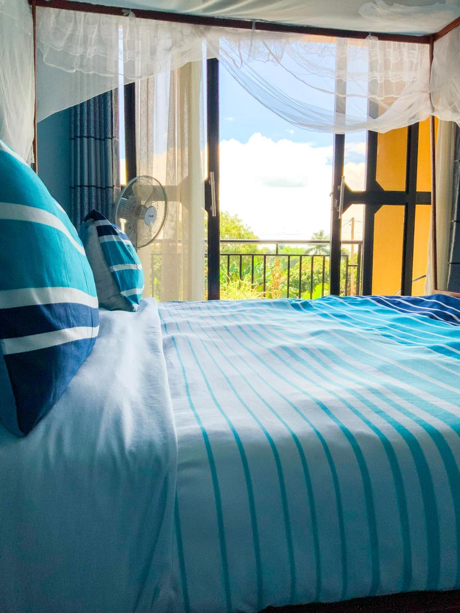 Hendo Hotel Entebbe Eksteriør billede