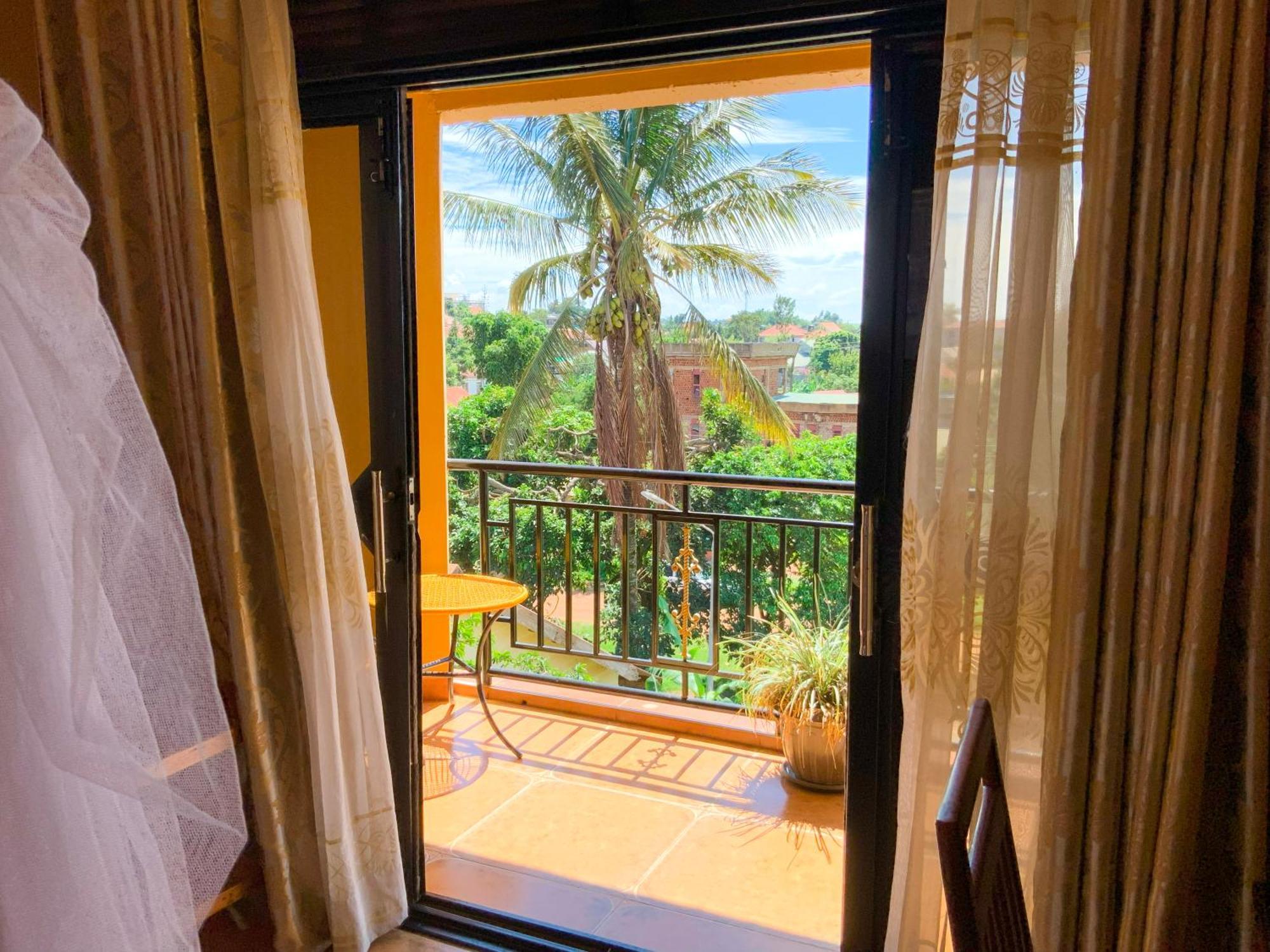 Hendo Hotel Entebbe Eksteriør billede