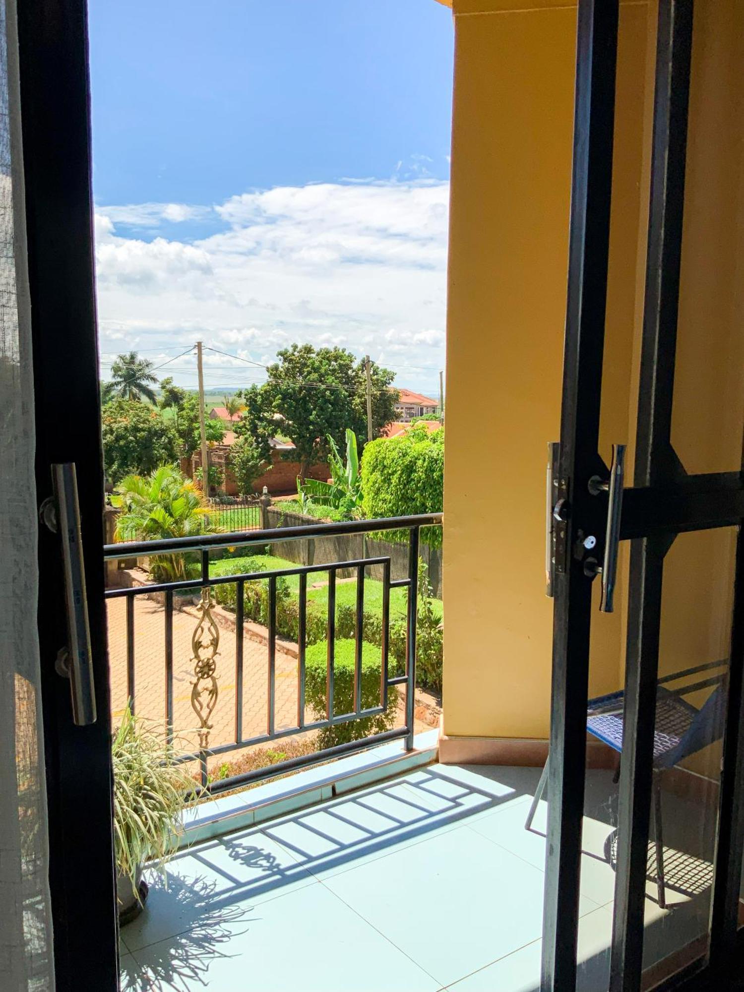 Hendo Hotel Entebbe Eksteriør billede