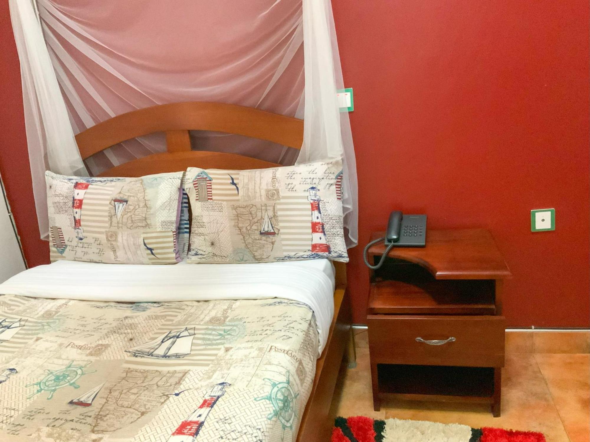 Hendo Hotel Entebbe Eksteriør billede
