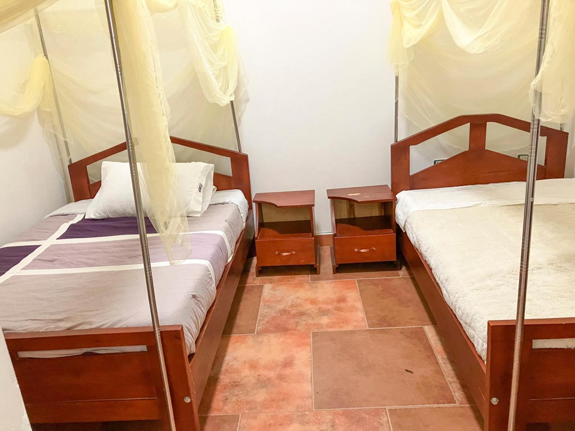 Hendo Hotel Entebbe Eksteriør billede